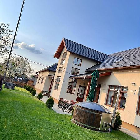 Bed and Breakfast Famives Vendeghaz Racu Экстерьер фото