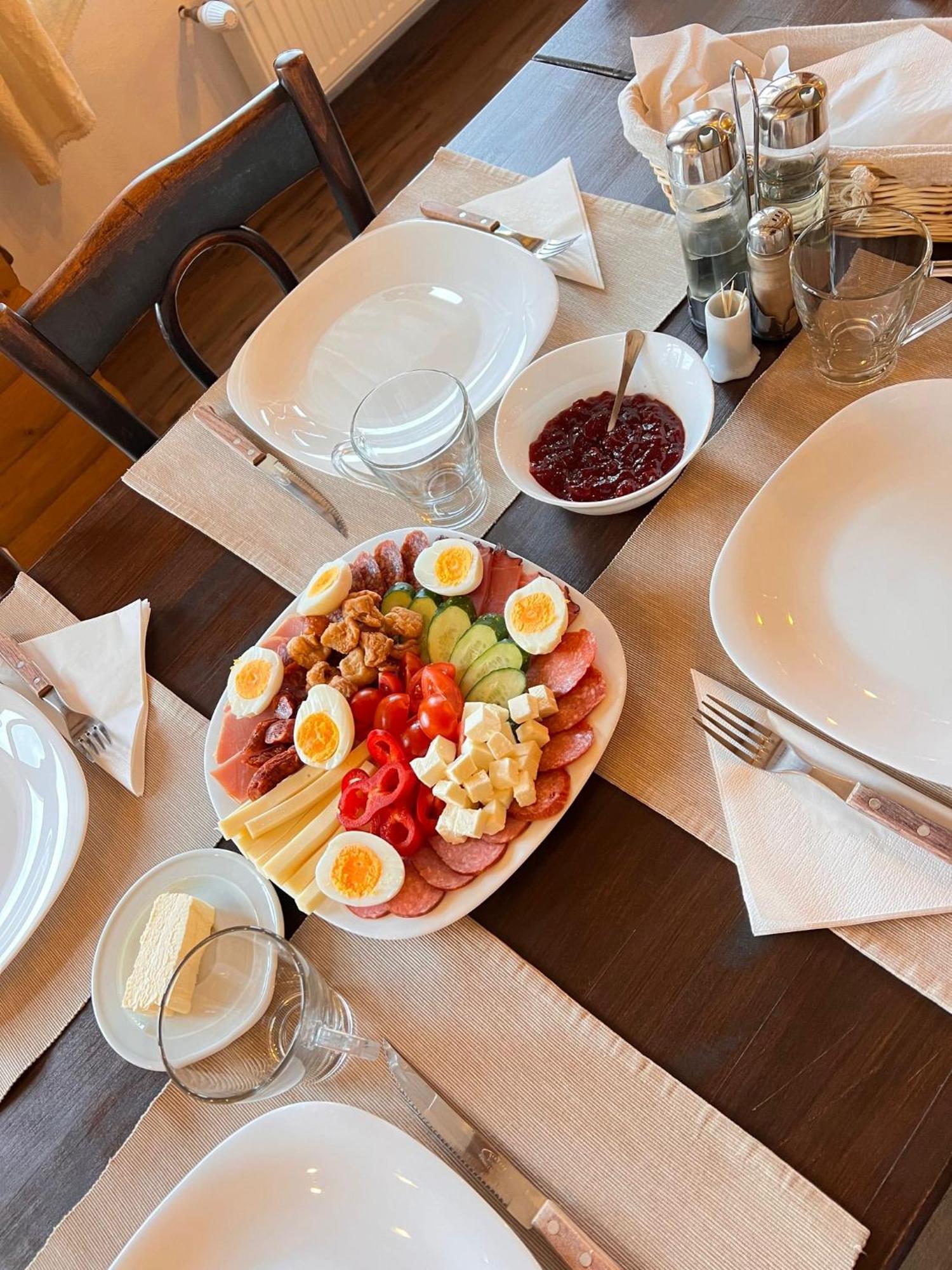 Bed and Breakfast Famives Vendeghaz Racu Экстерьер фото